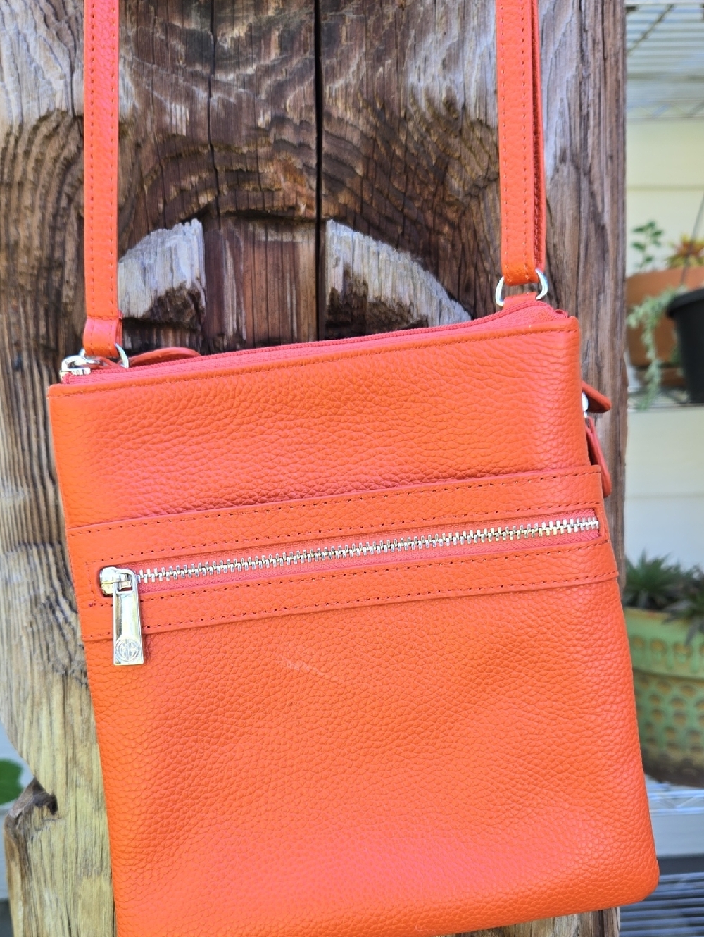 Giani Bernini Pebbled Leather "Dasher" Crossbody Satchel EUC. (BIN 001)